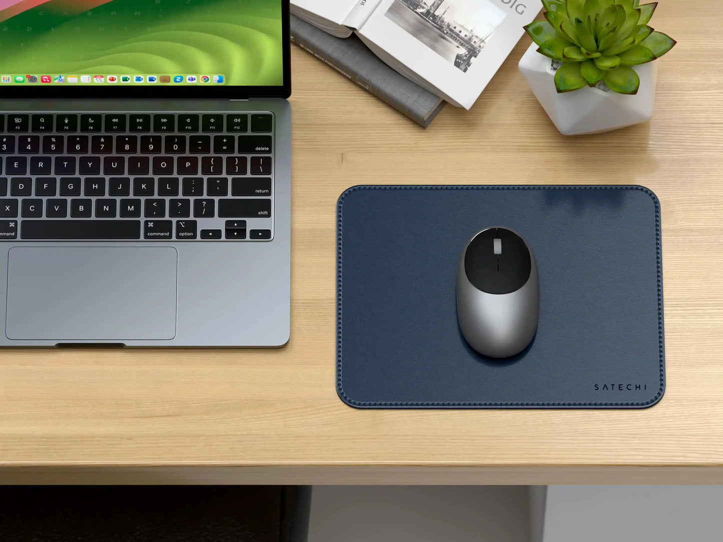 Satechi Premium MousePad (blue)
