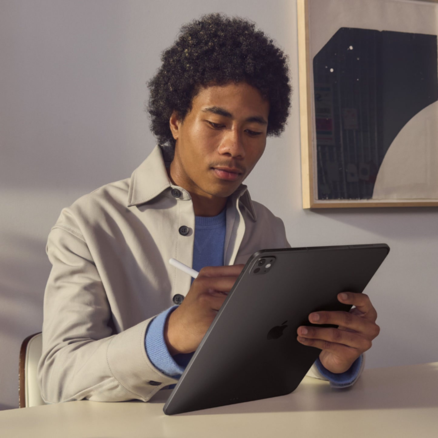 iPad_Pro_13-in_M5_WiFi_Silver_PDP_Image_Position_5__WWEN