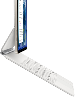 Vista lateral do iPad Air na cor luz das estrelas com o Magic Keyboard branco