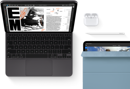 Vista frontal do iPad Pro com Magic Keyboard, preto sideral, aberto, ecrã com moldura preta e cantos arredondados, ecrã a mostrar uma app de edição de artigos com texto e fotografia de uma mulher a tocar música, Airpods 4 na caixa aberta, iPad Pro com capa Smart Folio azul ligeiramente aberta para mostrar o ecrã e Apple Pencil Pro fixado na parte superior do dispositivo