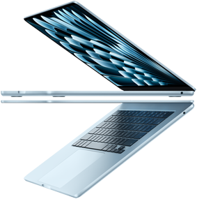 Dois portáteis MacBook Air na cor azul‑céu abertos assumindo a forma de uma seta para destacar o perfil fino