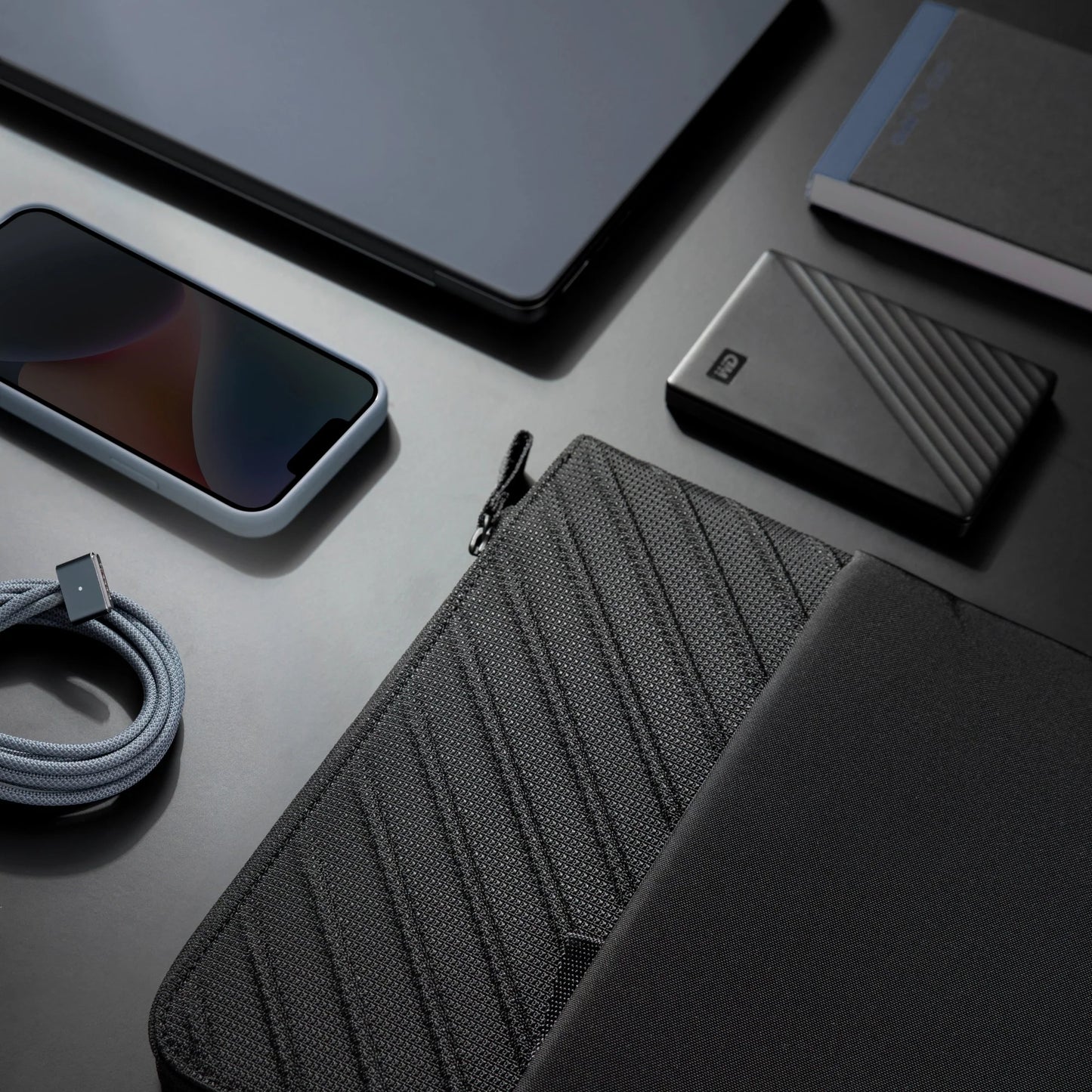 Sleeve Tomtoc Voyage-A10 for 13 Inch MacBook Black