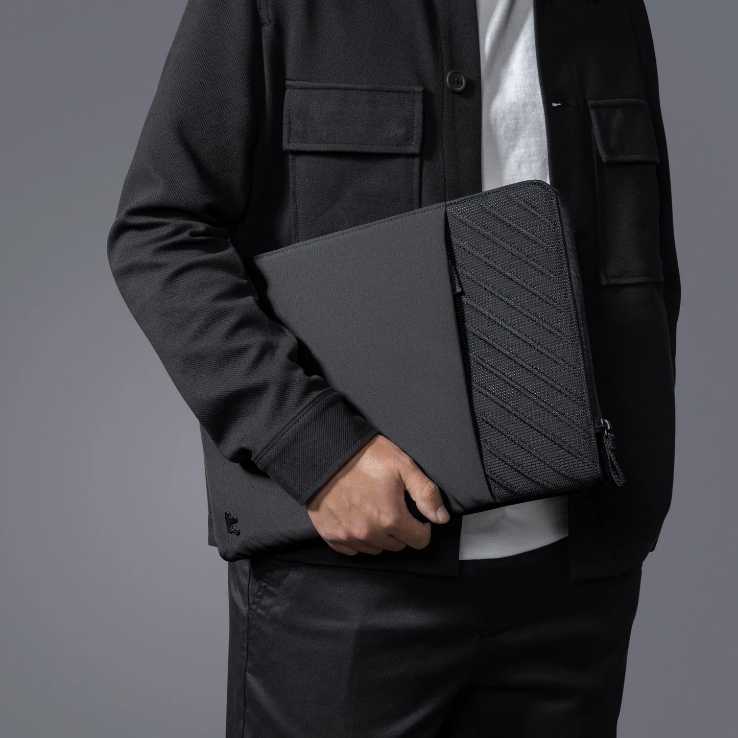 Sleeve Tomtoc Voyage-A10 for 13 Inch MacBook Black