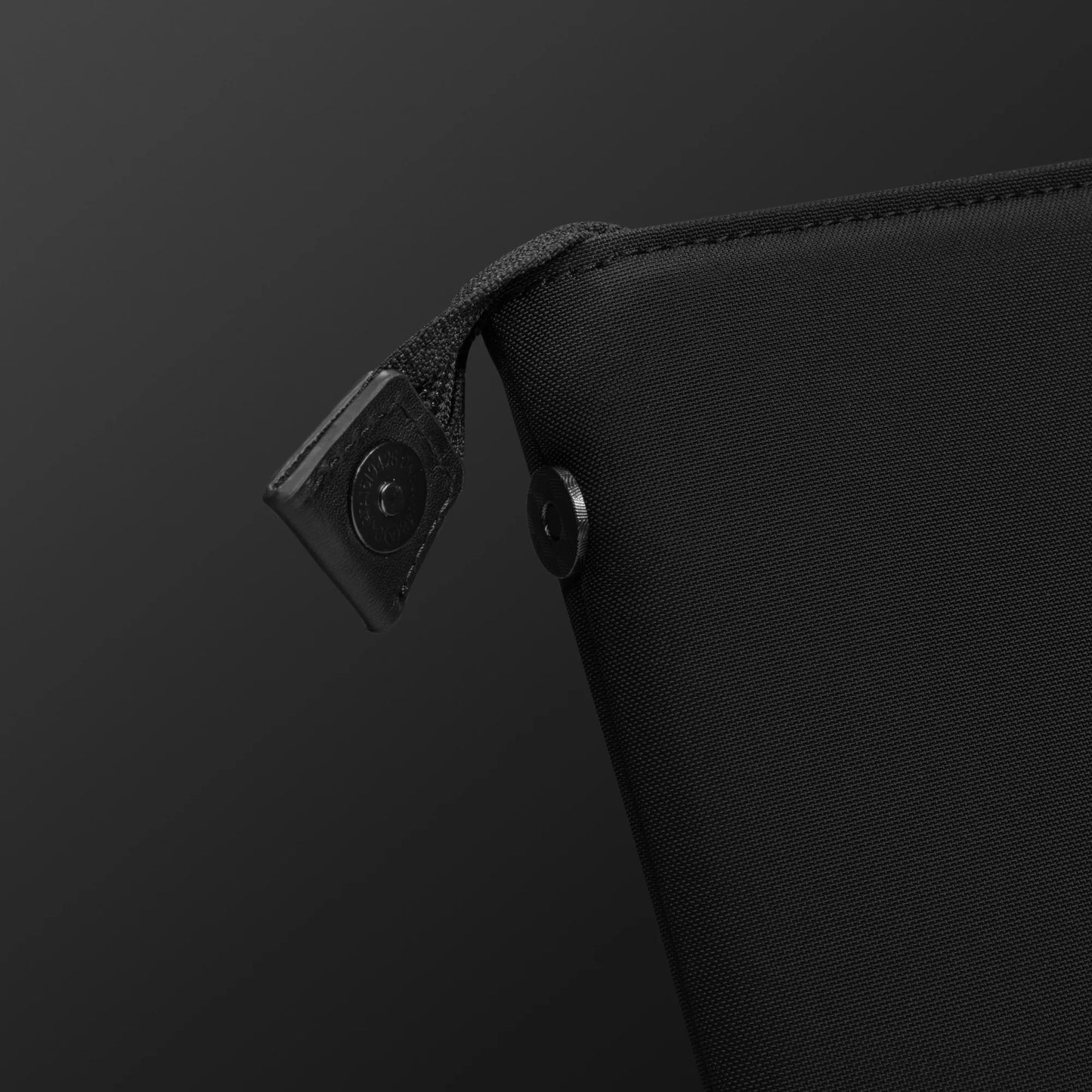 Sleeve Tomtoc Voyage-A10 for 13 Inch MacBook Black