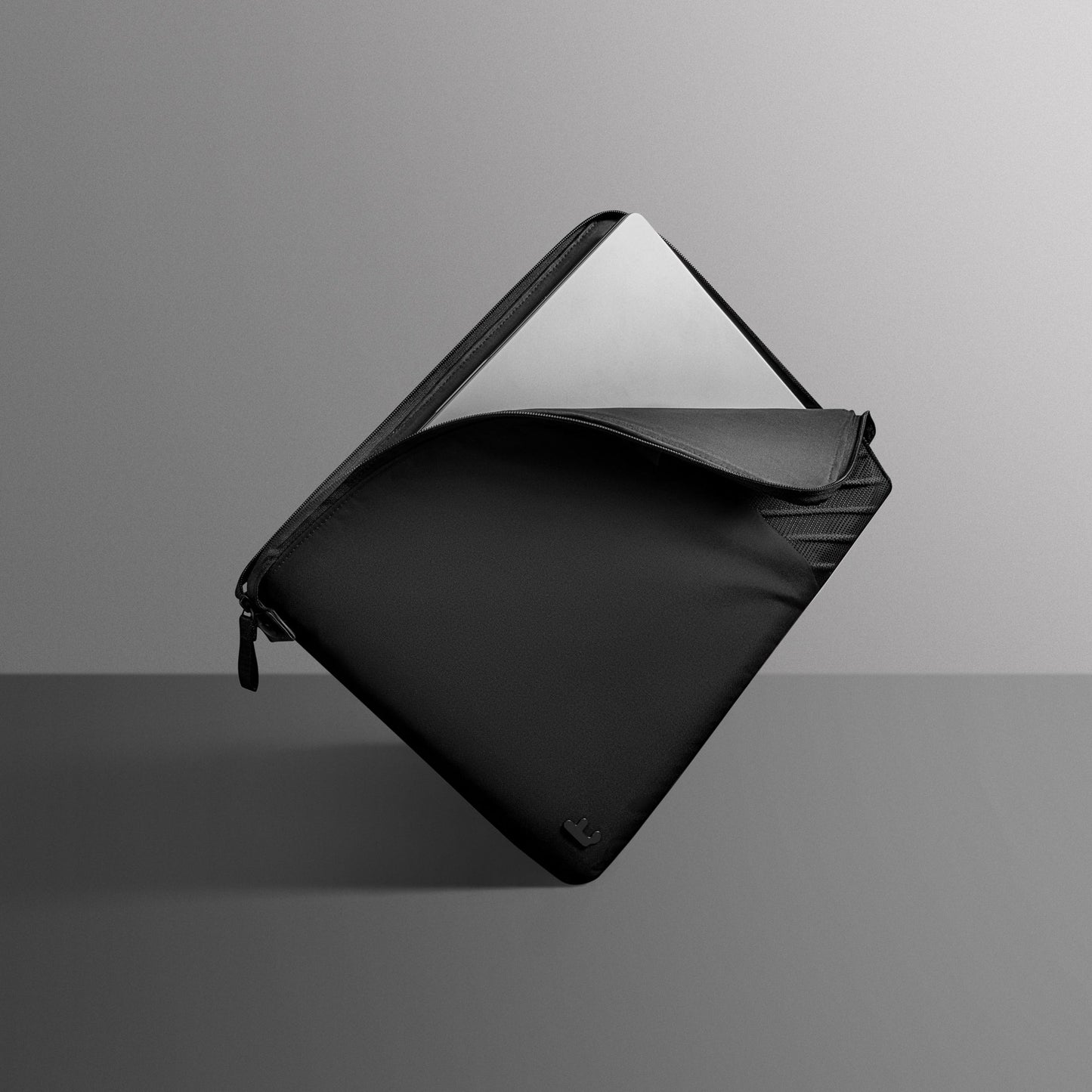 Sleeve Tomtoc Voyage-A10 for 13 Inch MacBook Black