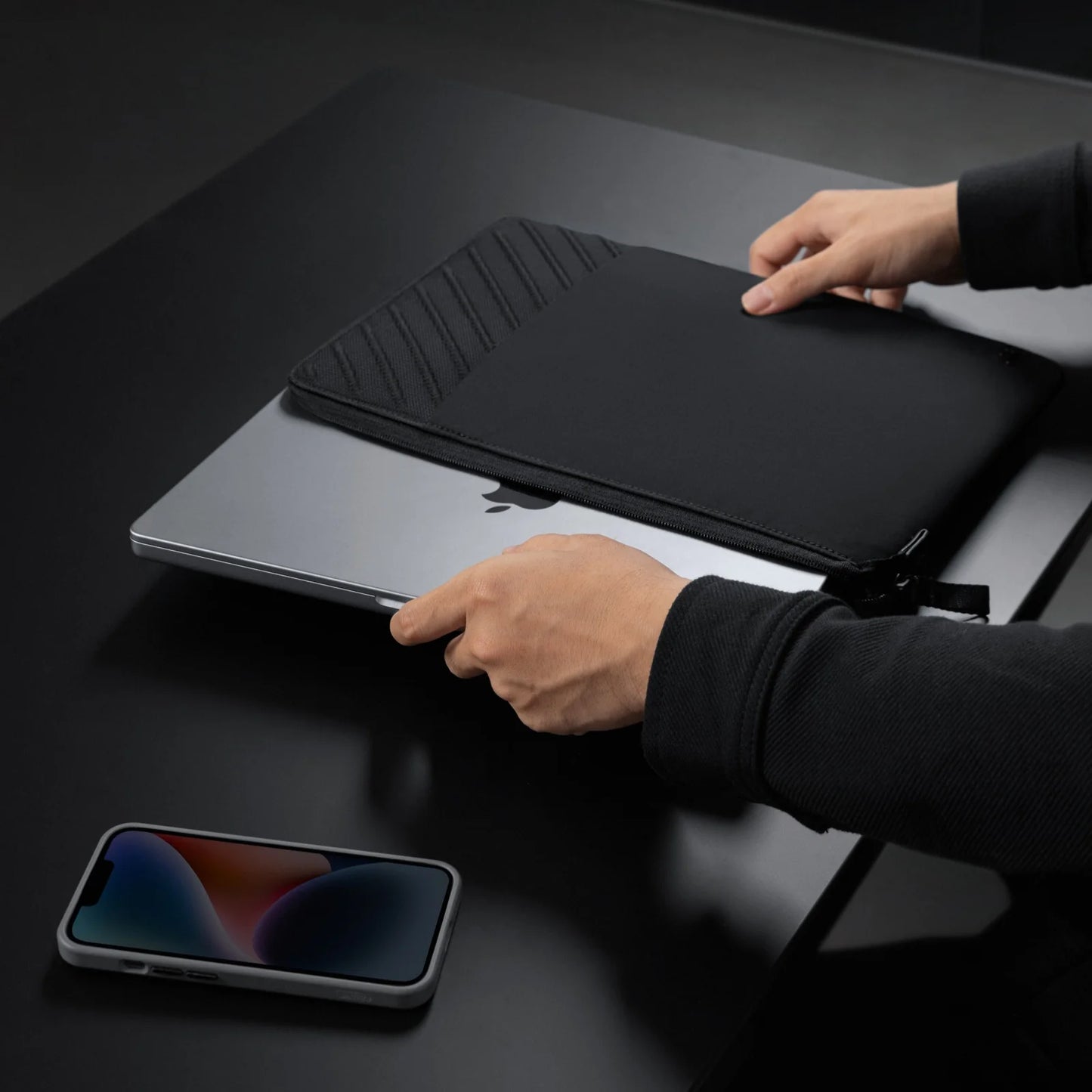Sleeve Tomtoc Voyage-A10 for 13 Inch MacBook Black