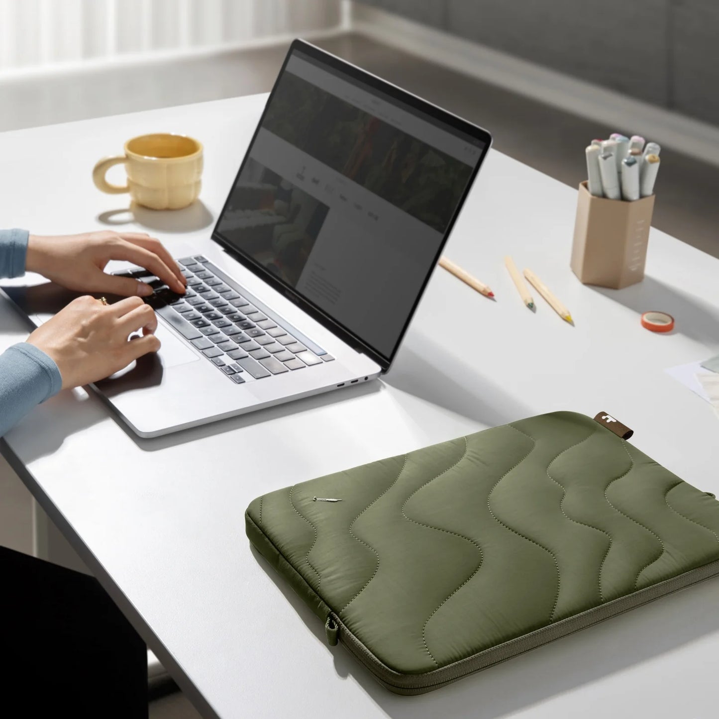 Sleeve Tomtoc Terra-A27 Puffy for 13 Inch MacBook Greenlands