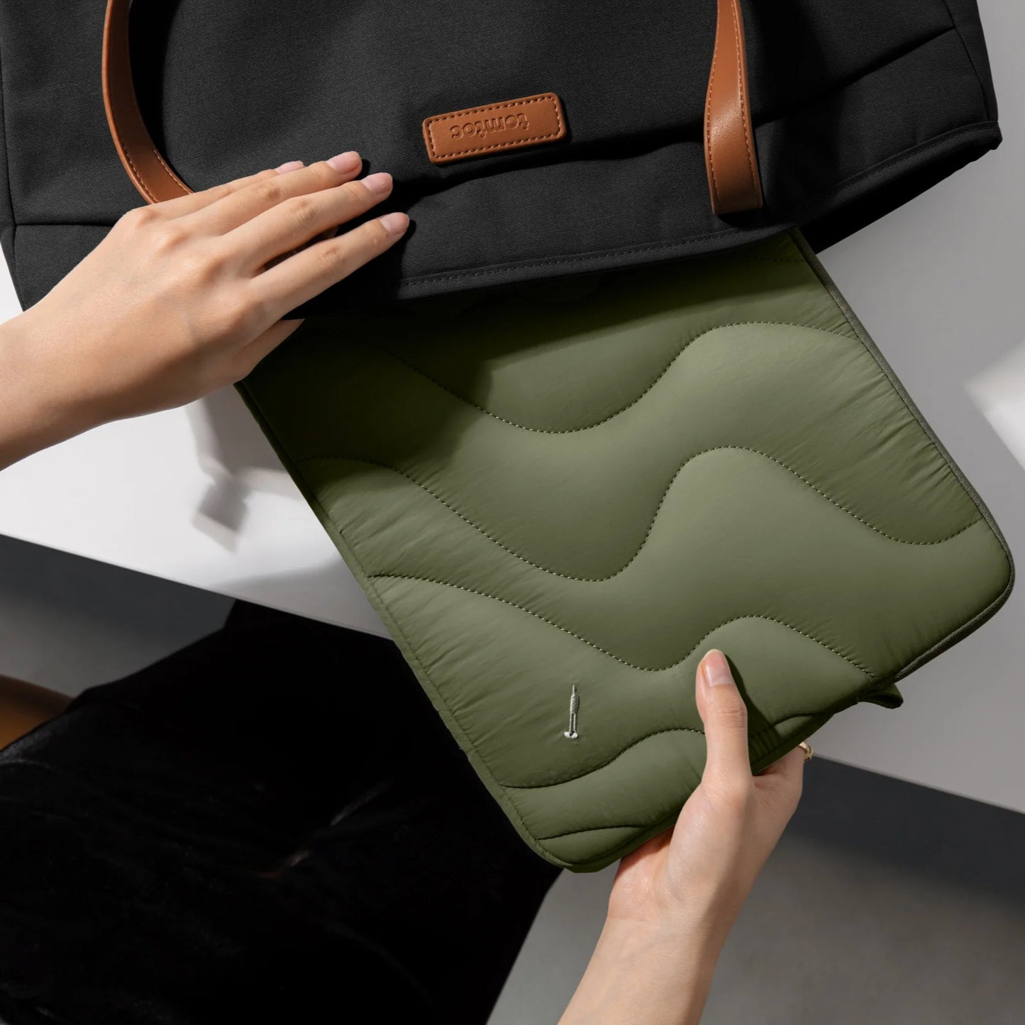 Sleeve Tomtoc Terra-A27 Puffy for 13 Inch MacBook Greenlands