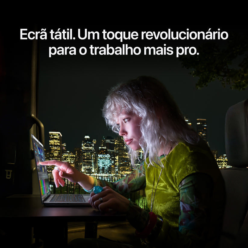 MacBook_Pro_PROLED_XDR_Display_16-in_M5_Max_Silver_PDP_Image_Position_4__pt-PT