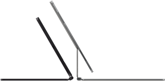 Vista lateral de 2 dispositivos iPad Pro com Magic Keyboard, um em preto sideral, perfil fino, inclinado e semiaberto, microfones e porta USB‑C, outro em prateado, aberto, inclinado para trás, a mostrar o design flutuante do teclado, colunas e microfone