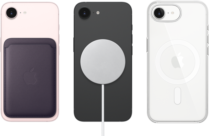 Vista traseira do iPhone 17e rosa‑pálido, Carteira em tecido FineWoven com MagSafe colocada, vista traseira do iPhone 17e preto, Carregador MagSafe colocado, vista traseira do iPhone 17e branco, Capa transparente com MagSafe colocada