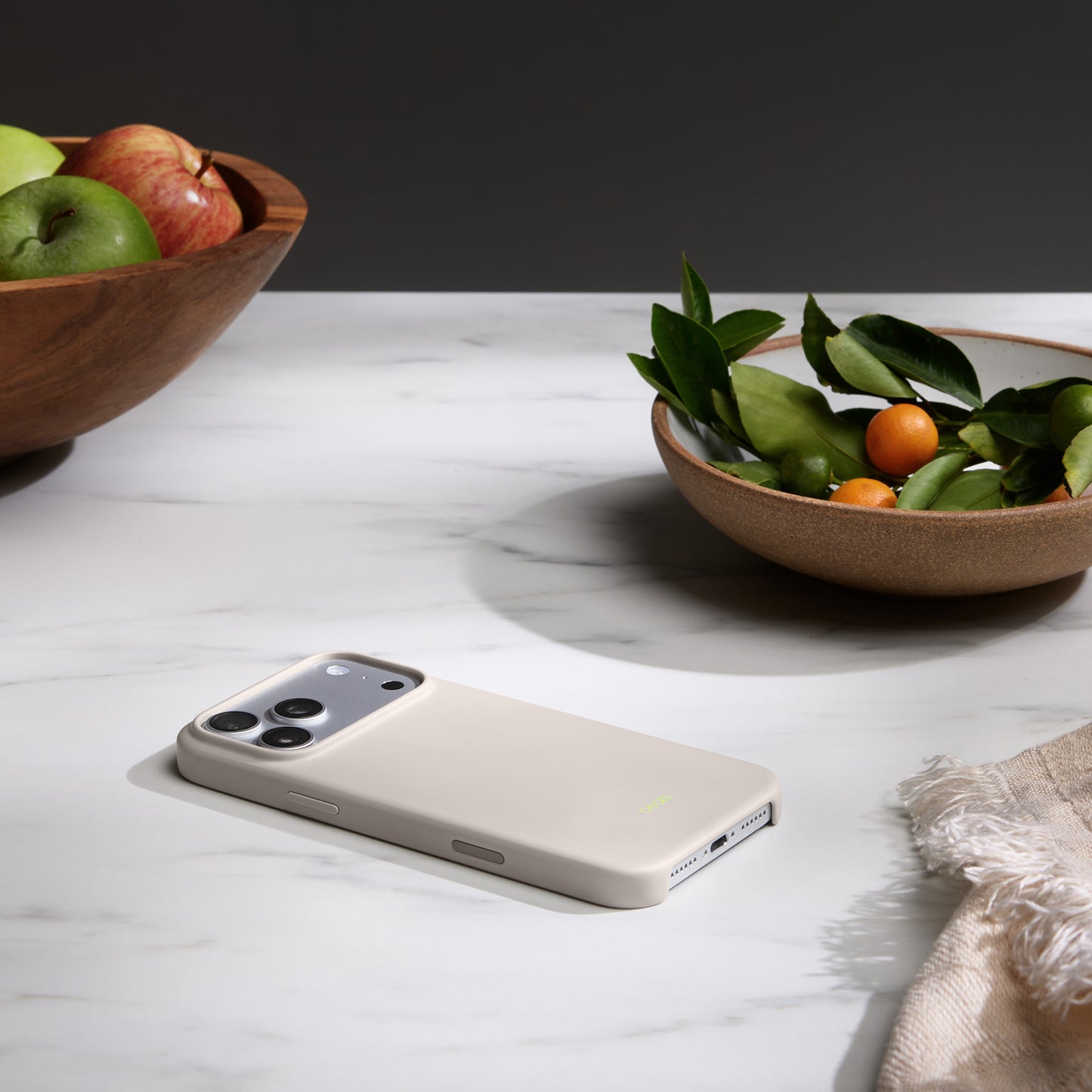 Capa Beats Case iPhone 17 Pro Max Cinza