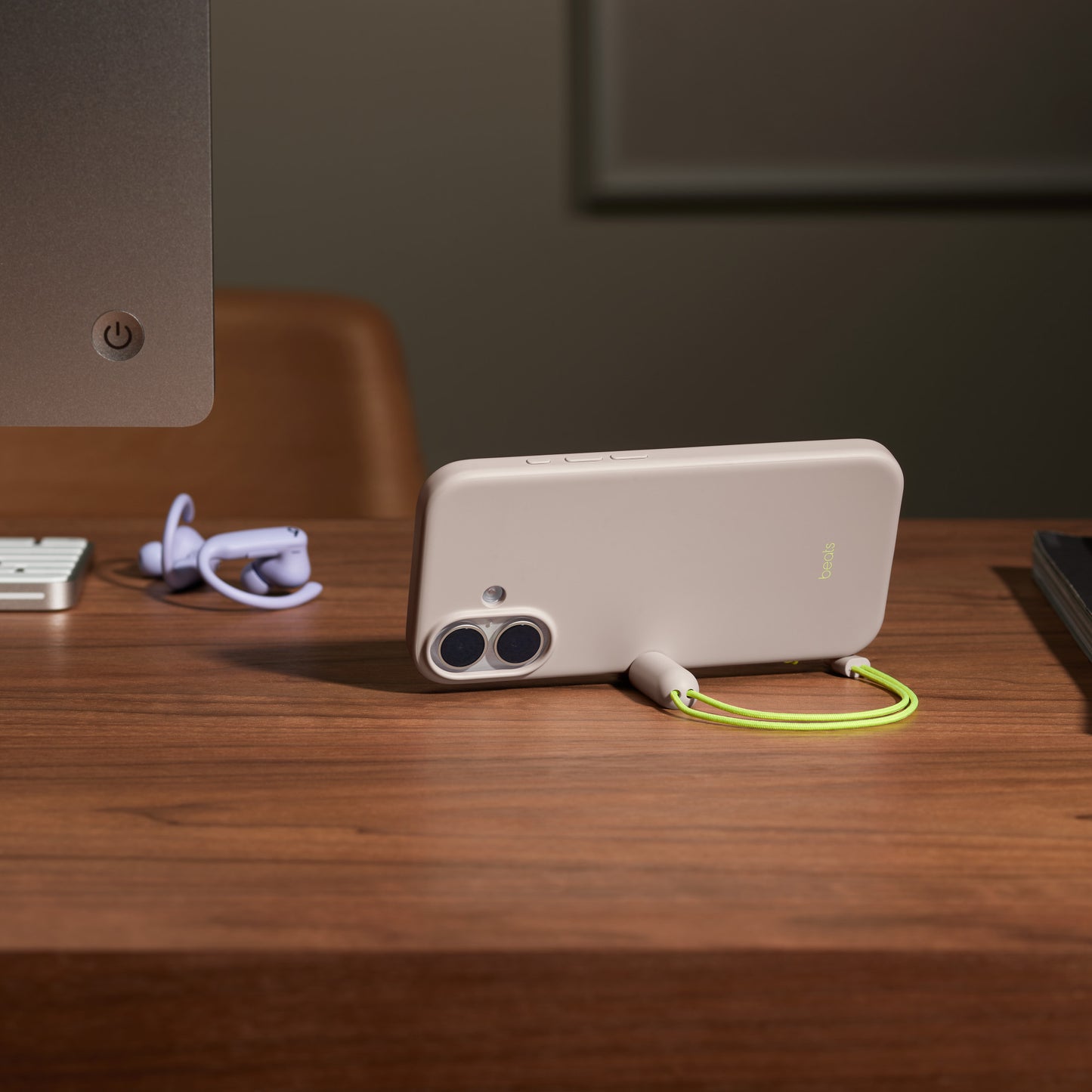 Capa Beats Kickstand iPhone 17 Cinza