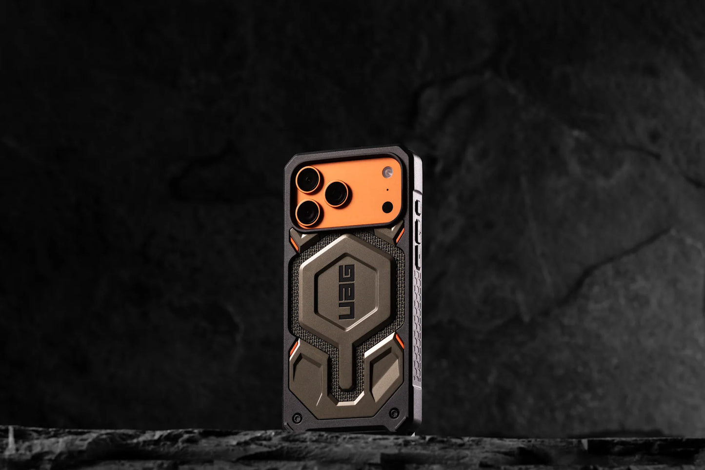 UAG iPhone 17 Pro Max Monarch Pro Kevlar Element Green