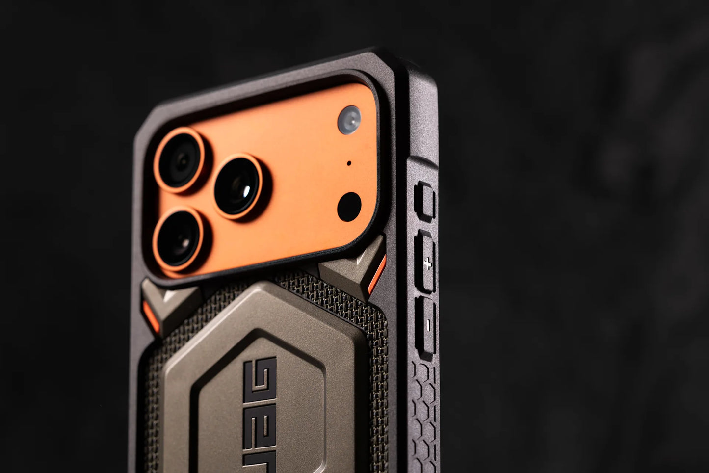 UAG iPhone 17 Pro Monarch Pro Kevlar Element Green